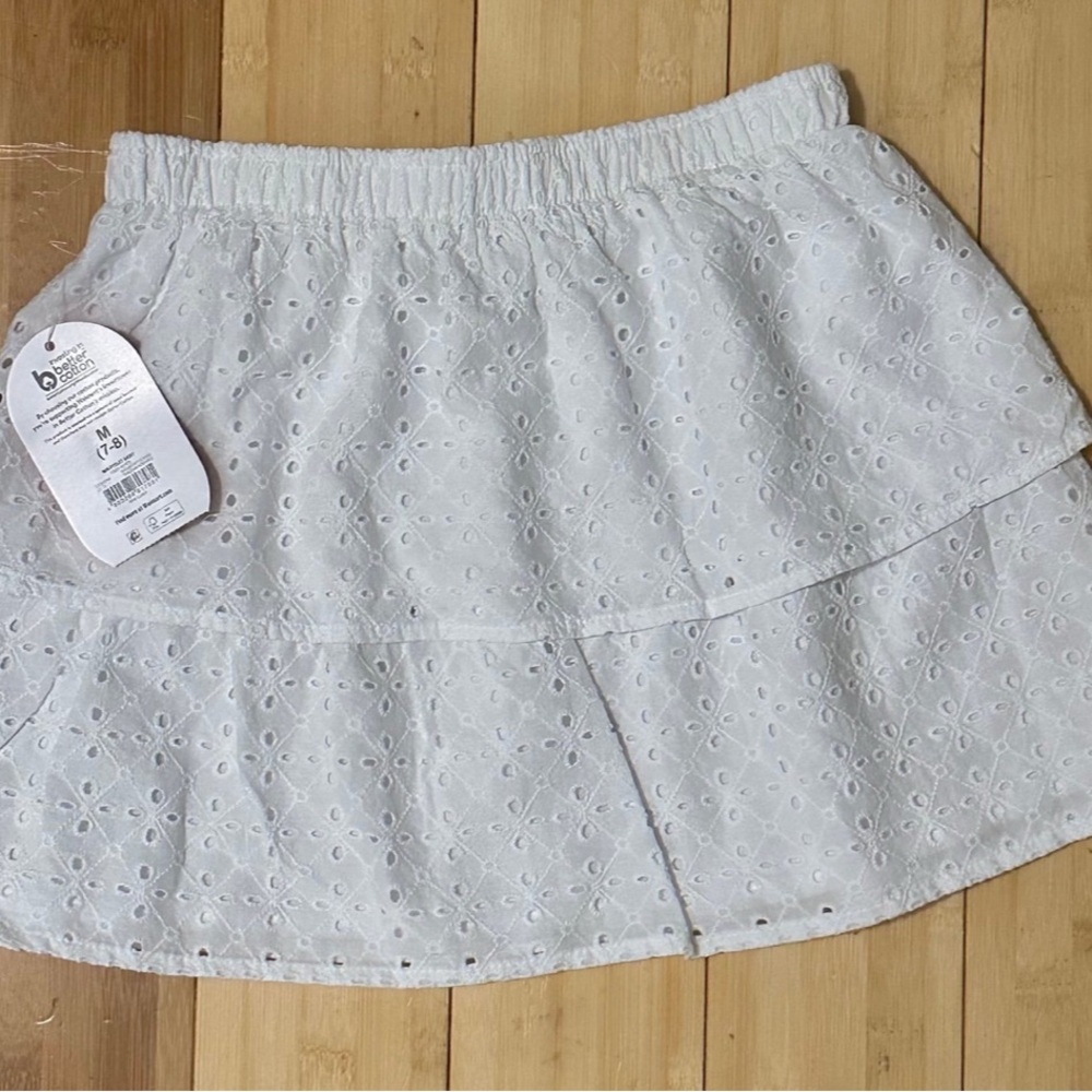 NWT- Cotton Eyelet Skirt, Size Medium(7-8)